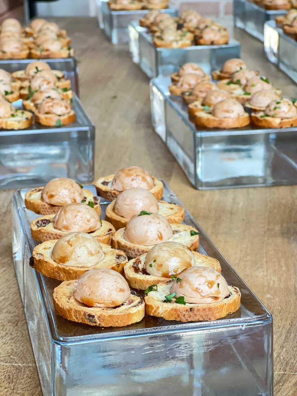 Canapés en bandejas de cristal